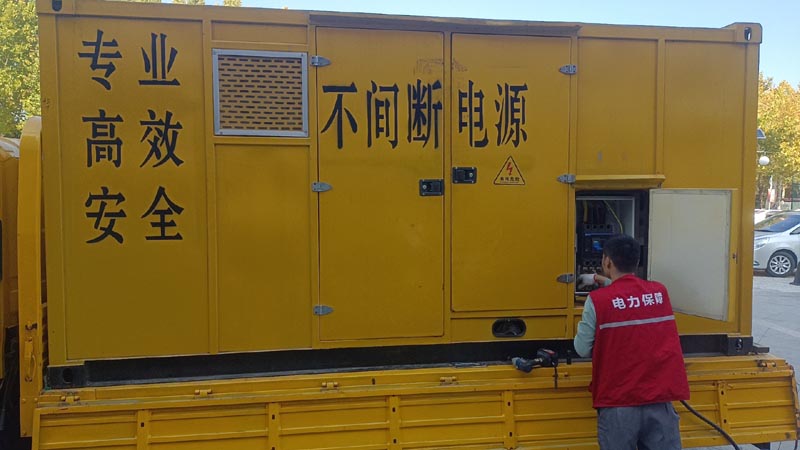 巧家柴油发电机组和UPS电源配合使用时，如何避免切换过程中的电力中断？